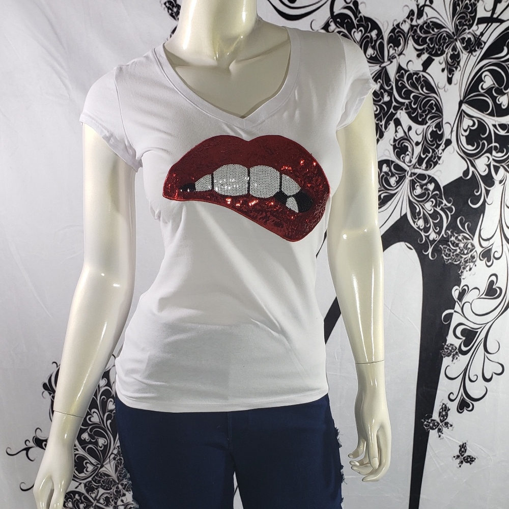 Short Sleeve V Neck T shirt W/ Lips - Picture 2 of 3